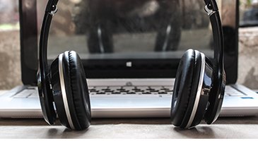 Are You into Electronic Music? Check Our Top 5 Headphones