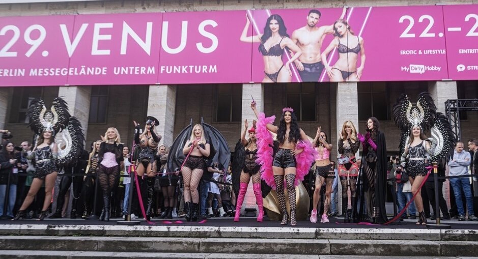 Mit&auml; pariskunta l&ouml;ysi<br />
Berliinin Venus<br />
erotiikkamessuilta?