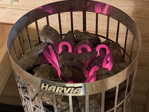 Kuumien vastusten v&auml;&auml;ntyminen on merkki siit&auml;, ett&auml; kiuas on ollut pitk&auml;&auml;n ilman yl&auml;osan kivi&auml;.