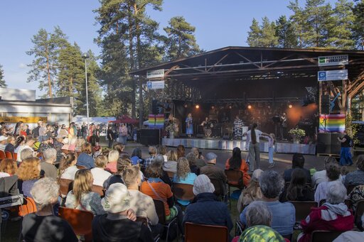 Haapavesi tuo kesään<br />
juurevaa menoa ja<br />
musiikin tähtiä