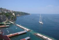 Lasten kanssa omatoimisesti-<br />
Sorrento on hike&auml;, hupia ja h&auml;&auml;juhlia