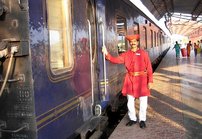 Luksusjunalla Intiassa