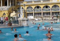 KYLPYL&Auml;LOMALLA UNKARISSA Leivoksia<br />
ja l&auml;mpimi&auml; kylpyj&auml; BUDAPESTISSA