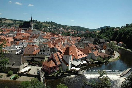 CESKÝ KRUMLOV<br />
KORVAA ETSIMISEN VAIVAN