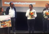 Lapin matkailuparlamentti<br />
palkitsi Lapin matkamyyjän<br />
ja saksalaisen lentoyhtiön