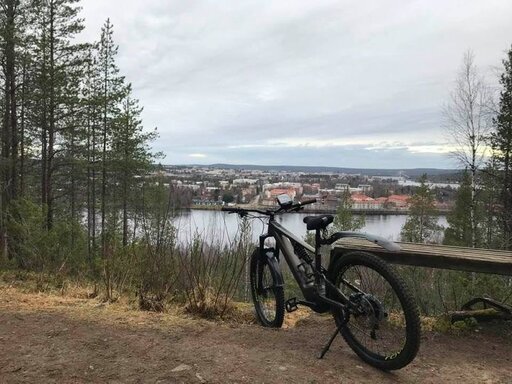 Sähköavusteinen pyörä, joka painaa alle 25 kiloa ja jonka avusteisuus päättyy nopeuteen 25 kilometriä tunnissa, ei tarvitse vakuuttaa.