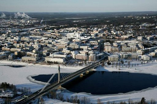 Poliisi varoittaa matkailijoita<br />
Rovaniemen heikoista jäistä