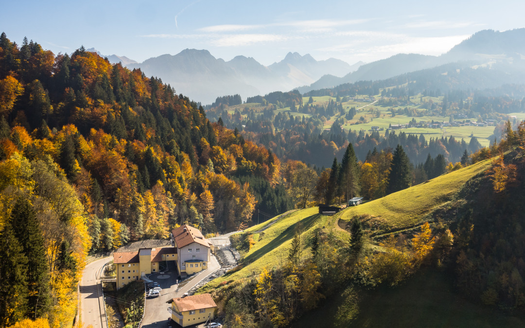 Luftaufnahmen Oberstdorf Hostel im Herbst