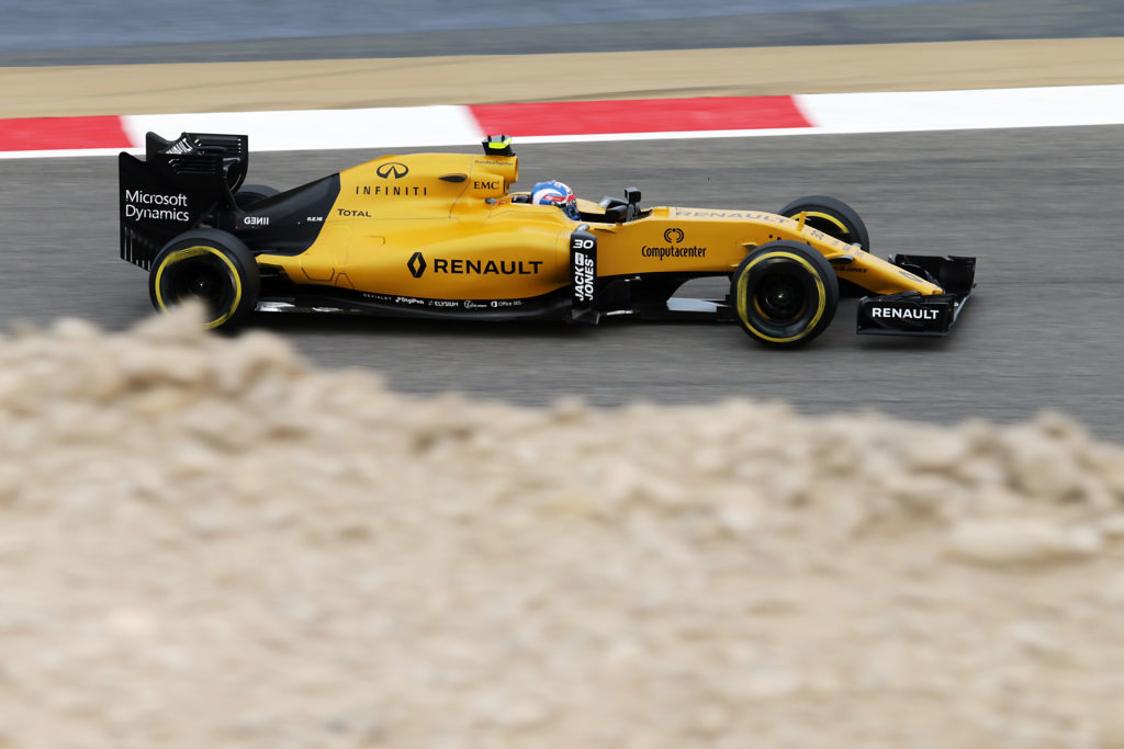 Jolyon Palmer (GBR) Renault Sport F1 Team RS16. Bahrain Grand Prix, Friday 1st April 2016. Sakhir, Bahrain.