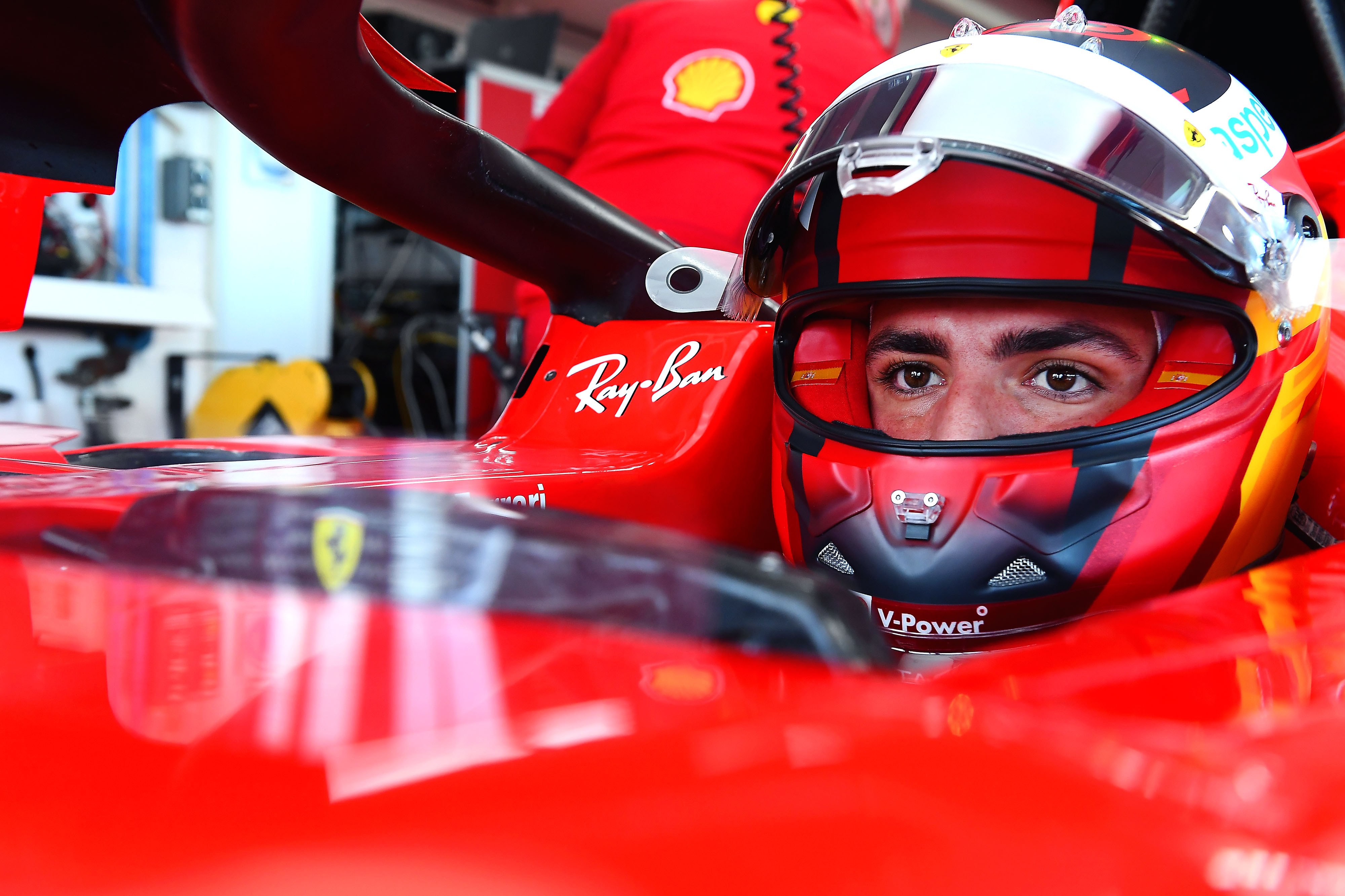 Video: Behind the scenes look at Sainz's first day with Ferrari |  RacingNews365