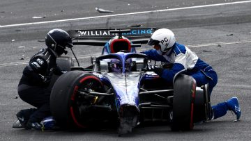 Albon crash Silverstone