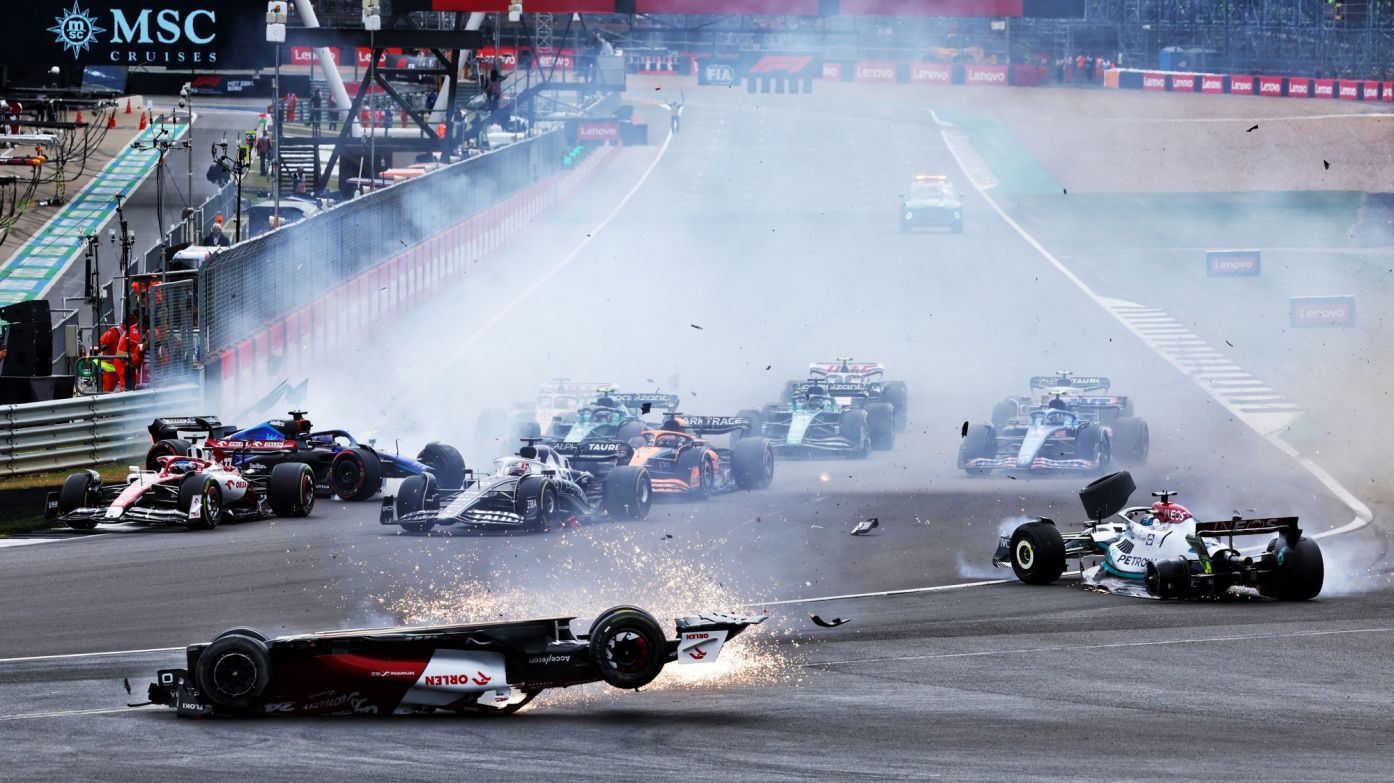 Hamilton's special Senna helmet design | RacingNews365