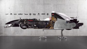 F1 auto door de helft