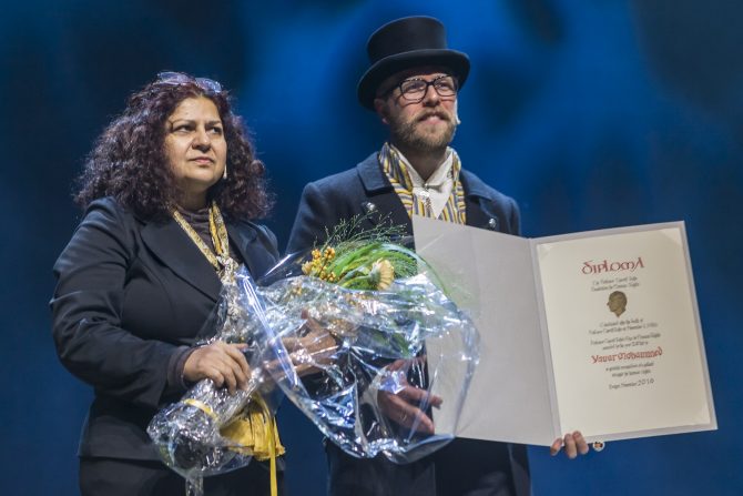 Yanar Mohammed receiving the 2016 Rafto Prize in Bergen, 20th November 2016. Photo: Lind&Lunde/RaftoFoundation