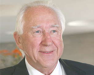 Horst Paulmann Net Worth