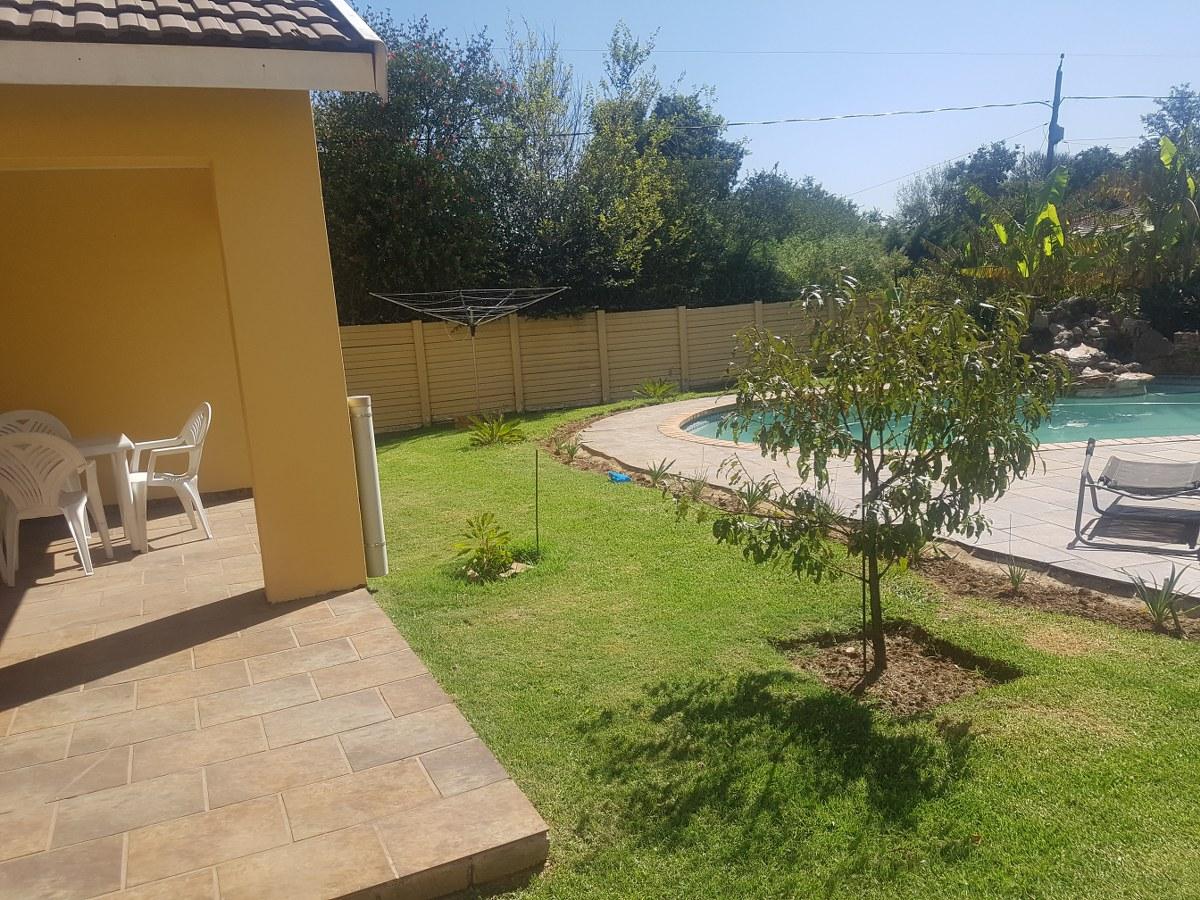 Cottage To Let in Brackendowns IOL Property