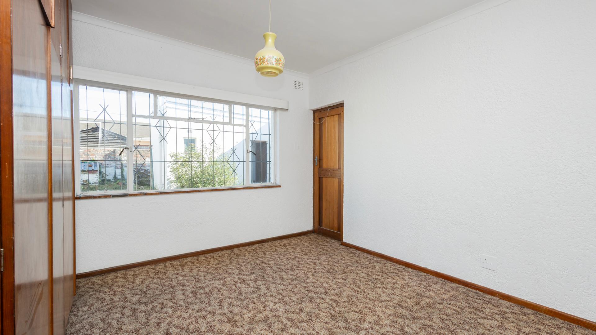 House For Sale in Glenhaven IOL Property