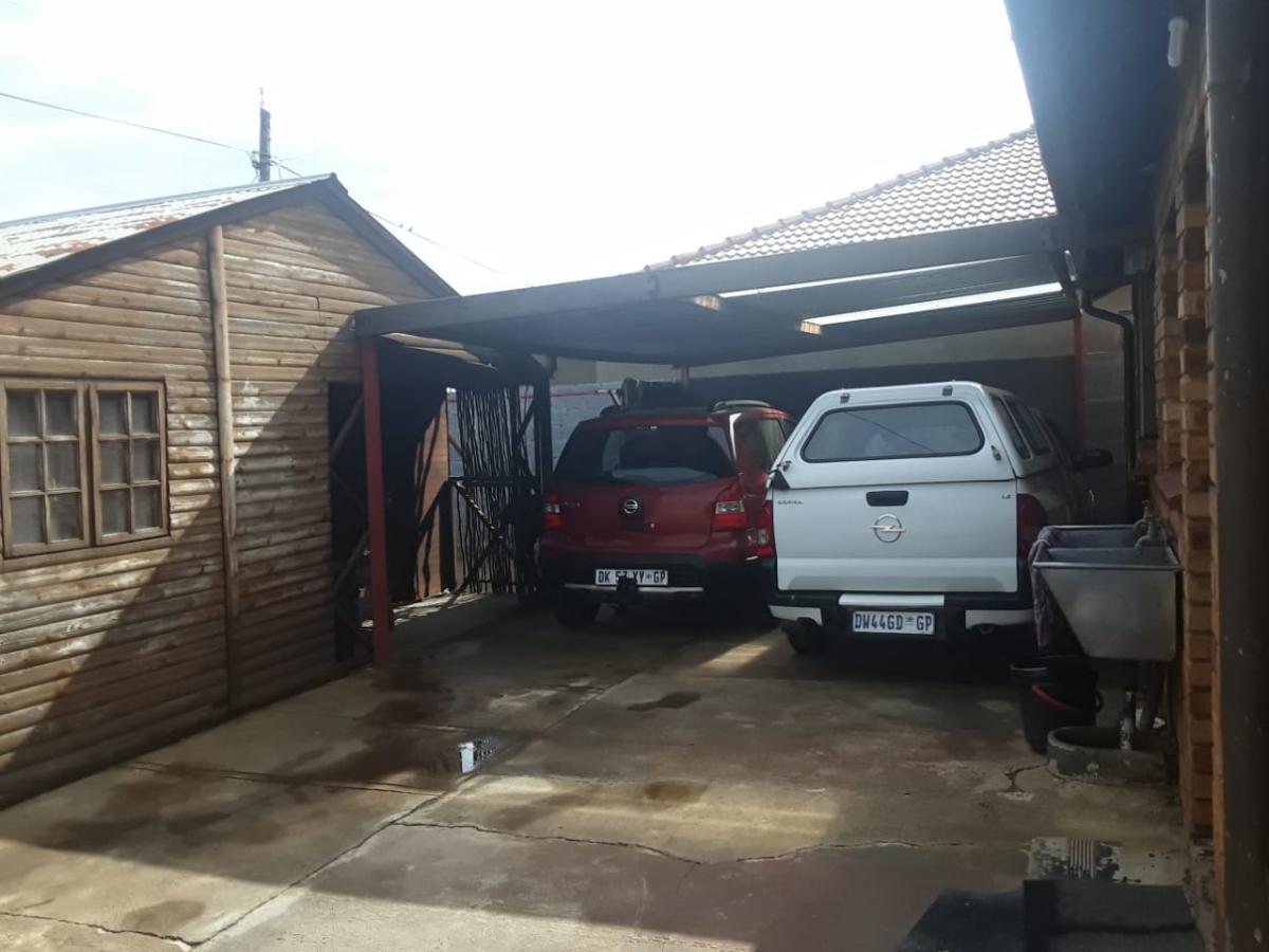 House For Sale in Tsakane Ext 11 IOL Property