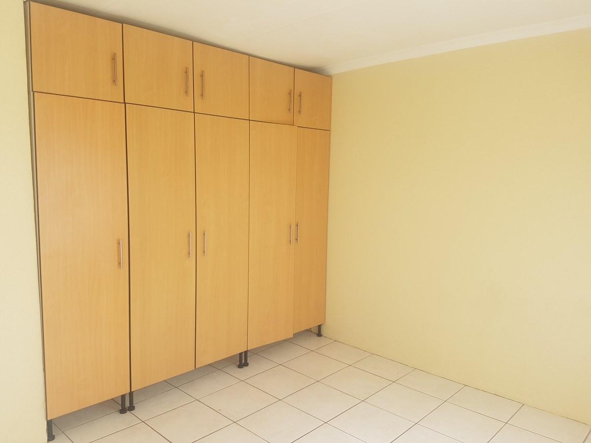 Cottage To Let in Brackendowns IOL Property