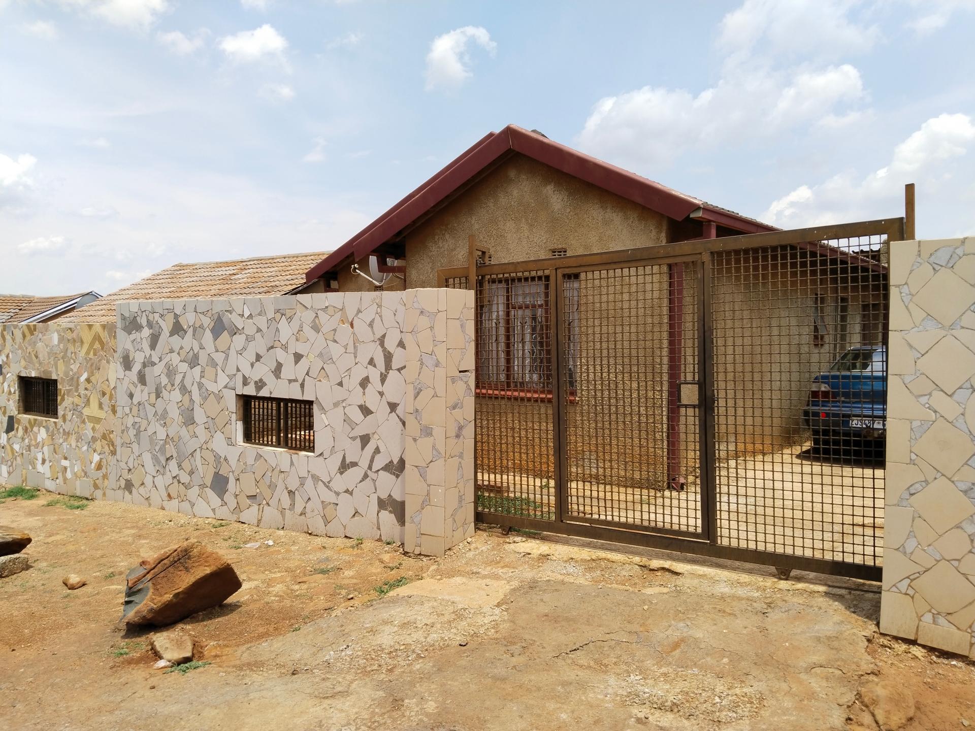 House For Sale in Orange Farm IOL Property