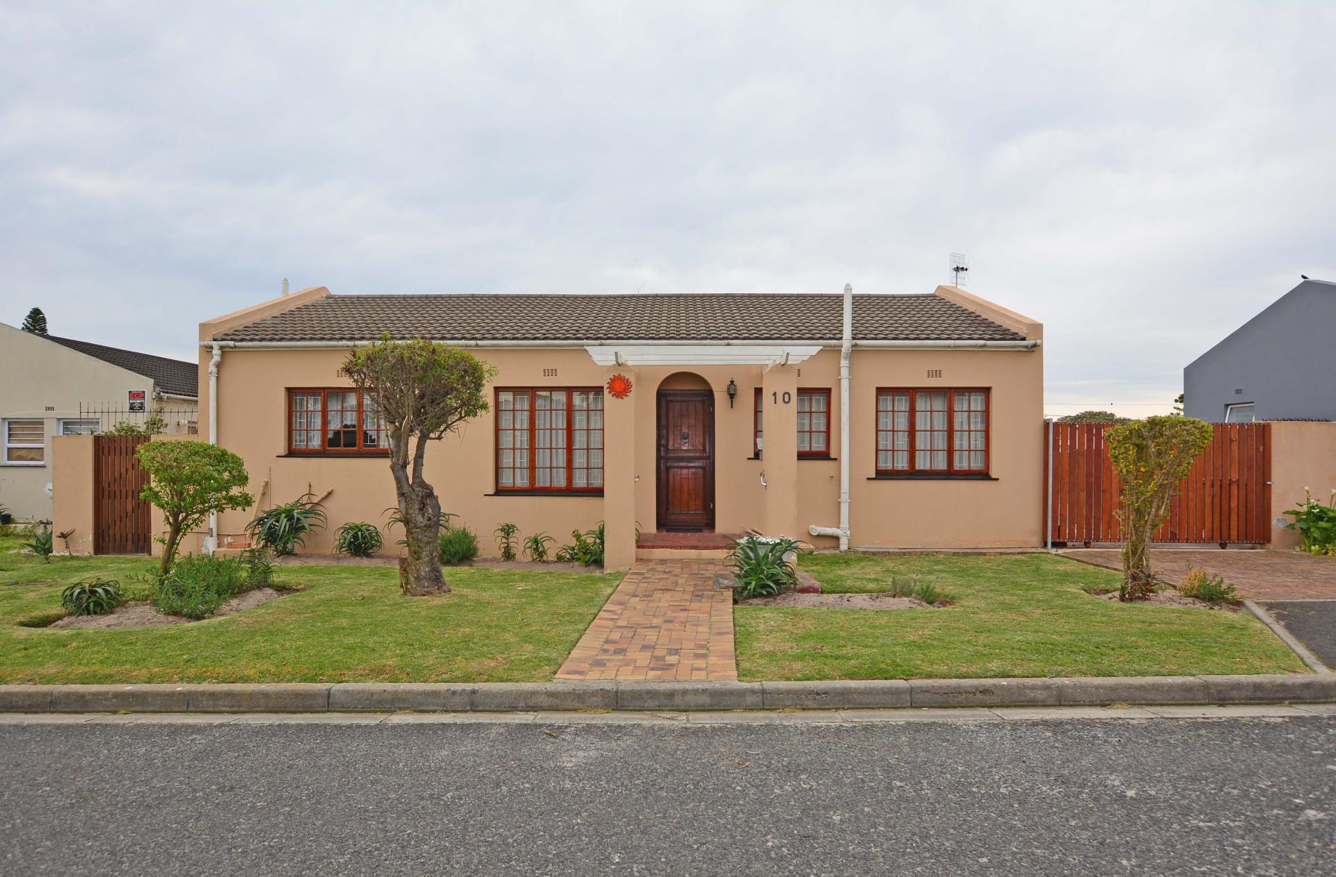 House For Sale in Bothasig IOL Property