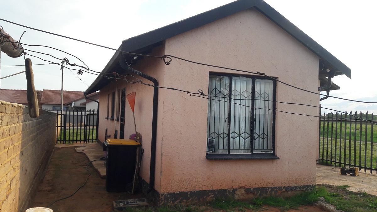 House For Sale in Unitas Park IOL Property