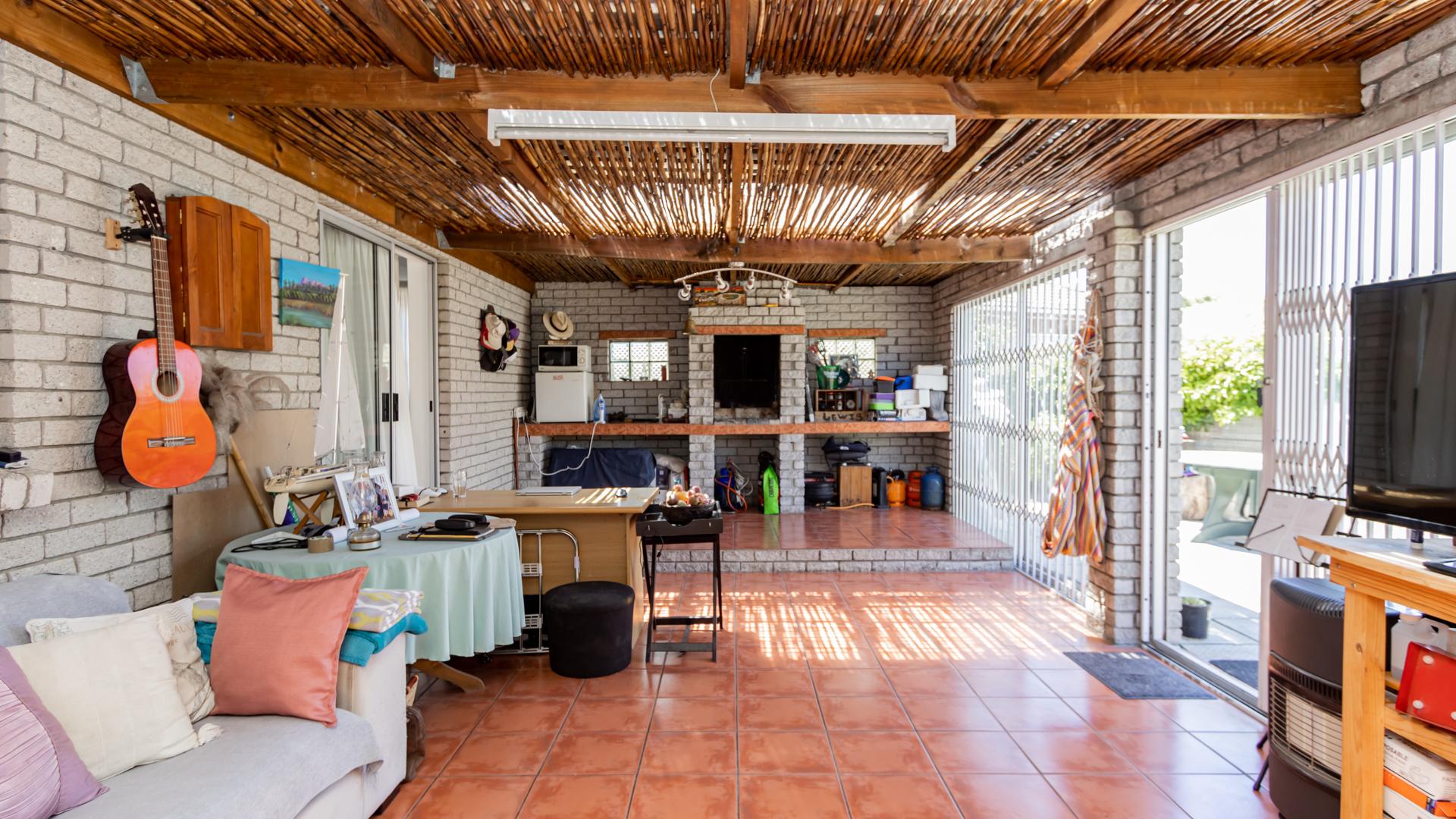 House For Sale in Soneike IOL Property