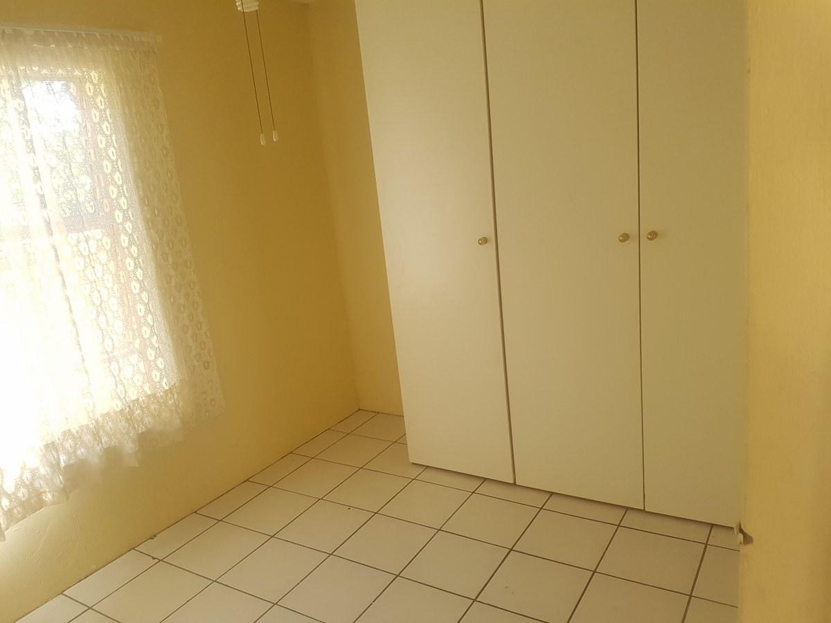 Cottage To Let in Brackendowns IOL Property