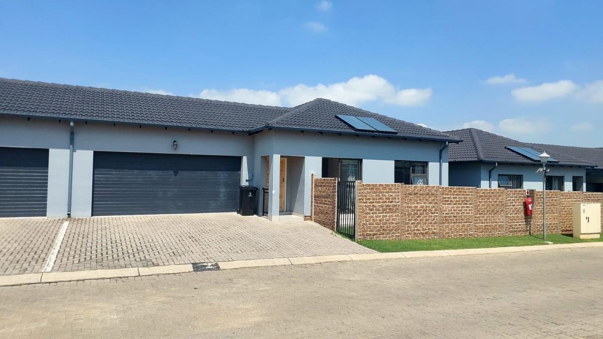 Cluster For Sale in Parkrand IOL Property
