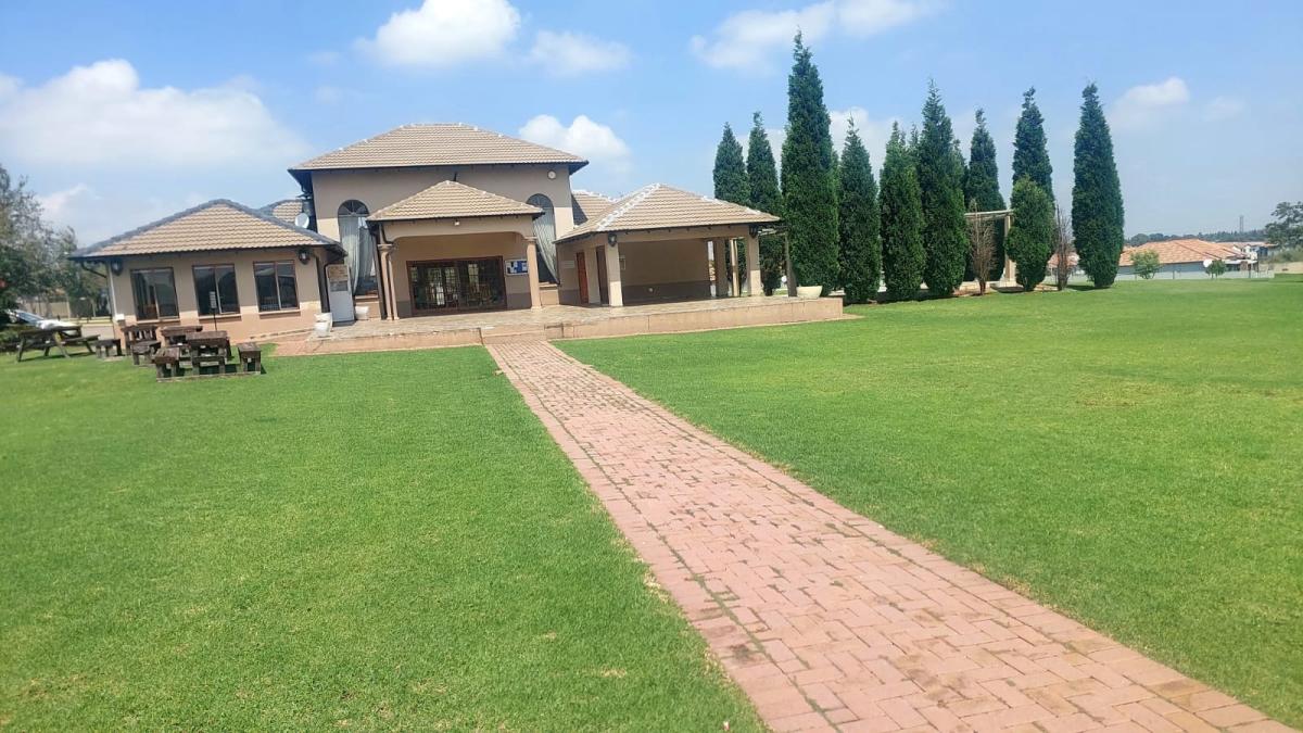 Cluster For Sale in Parkrand IOL Property