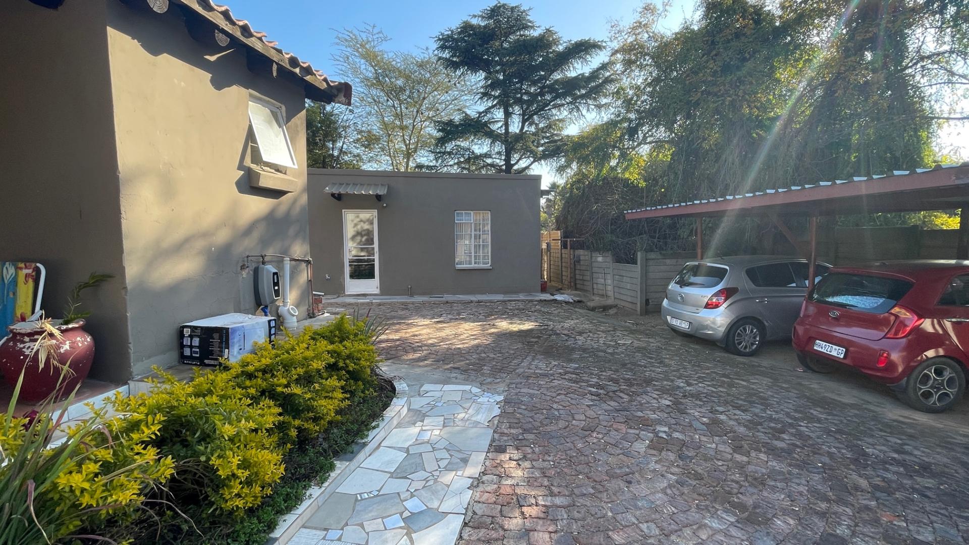 Cottage To Let in Croydon IOL Property