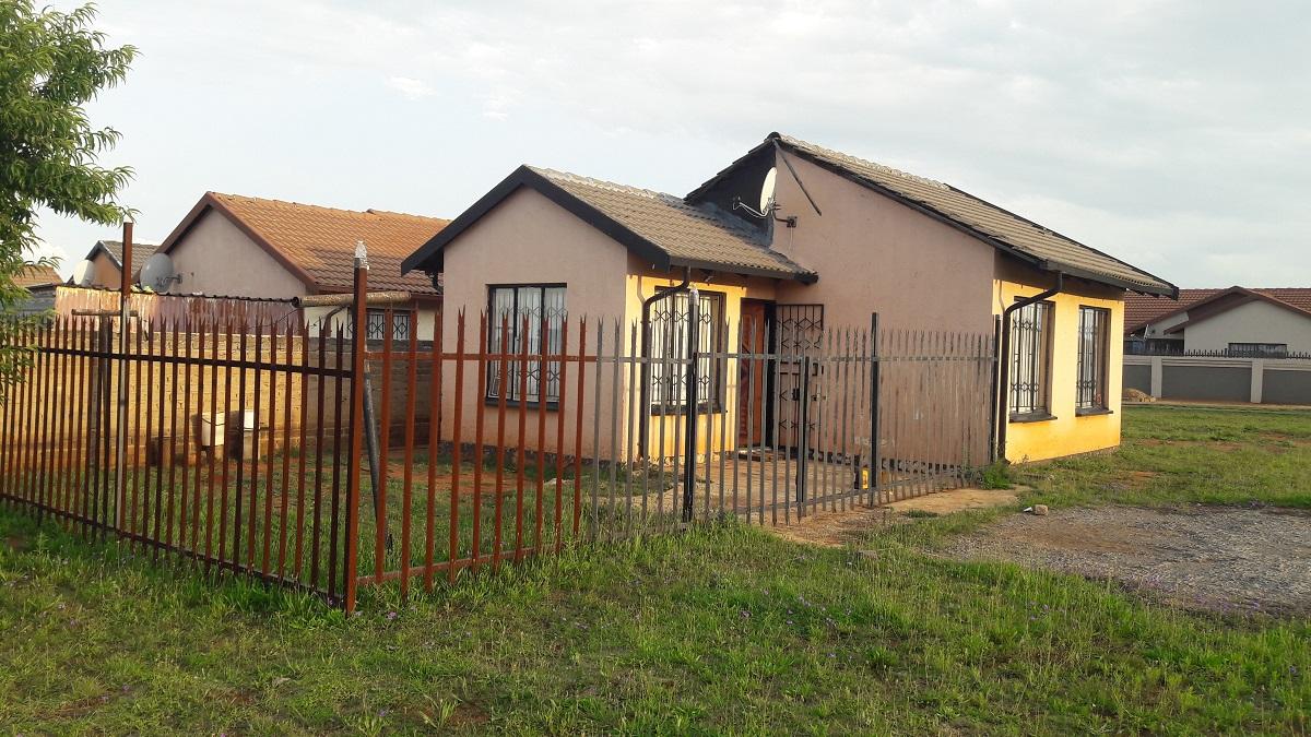 House For Sale in Unitas Park IOL Property