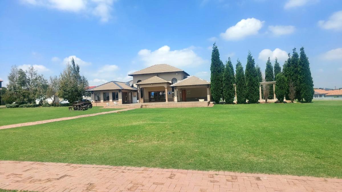 Cluster For Sale in Parkrand IOL Property