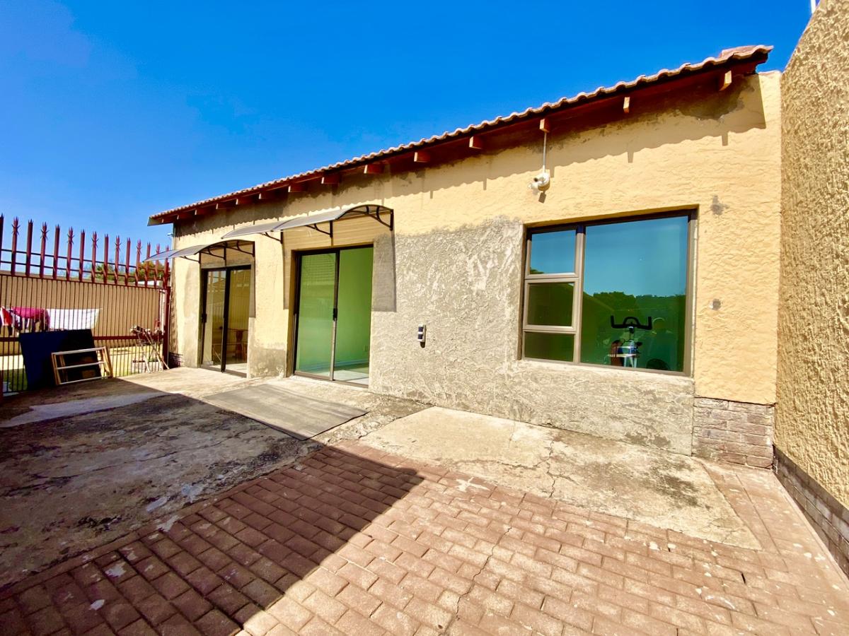 Cottage To Let in Mondeor IOL Property