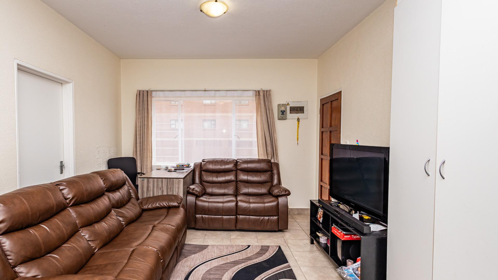 Flat To Let in Kempton Park Central IOL Property