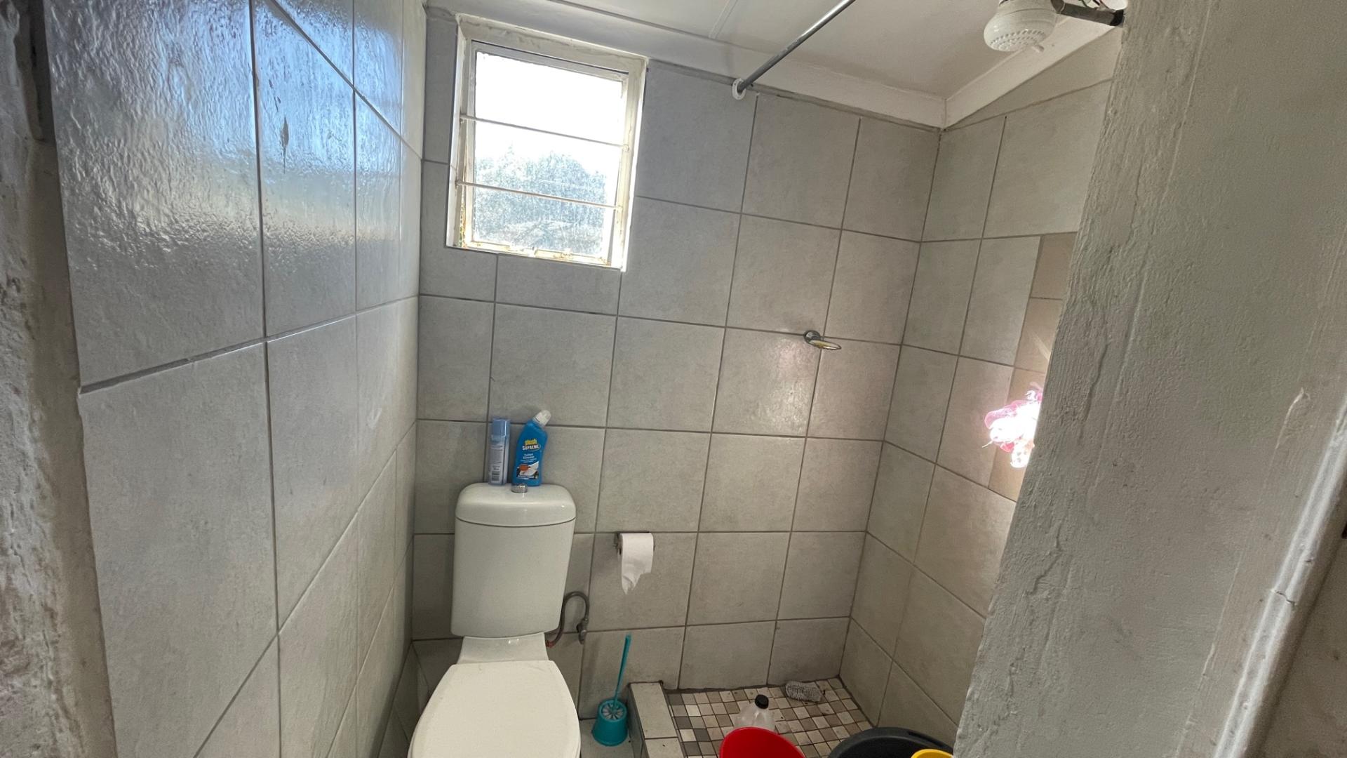 Cottage To Let in Croydon IOL Property