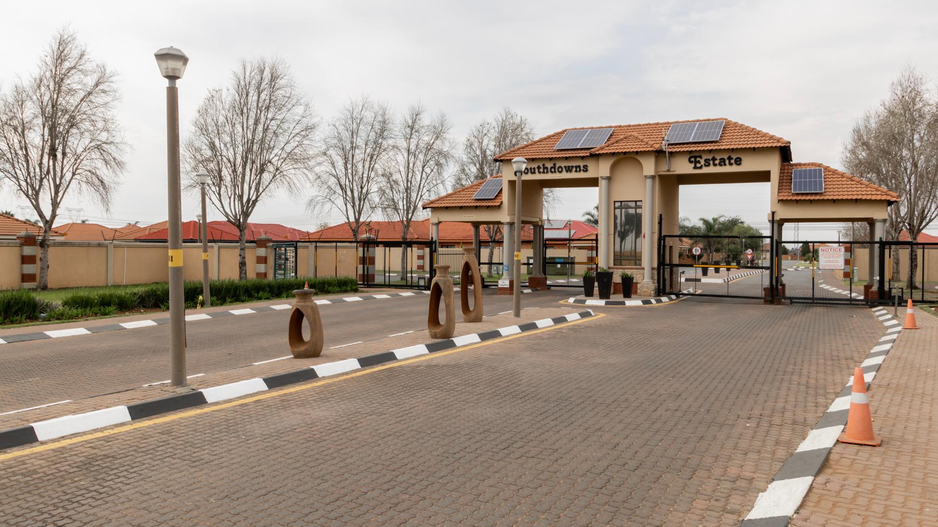 Cluster For Sale in Southdowns Estate IOL Property