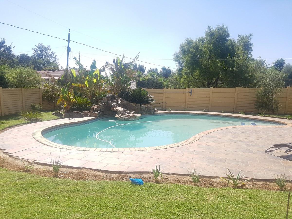 Cottage To Let in Brackendowns IOL Property