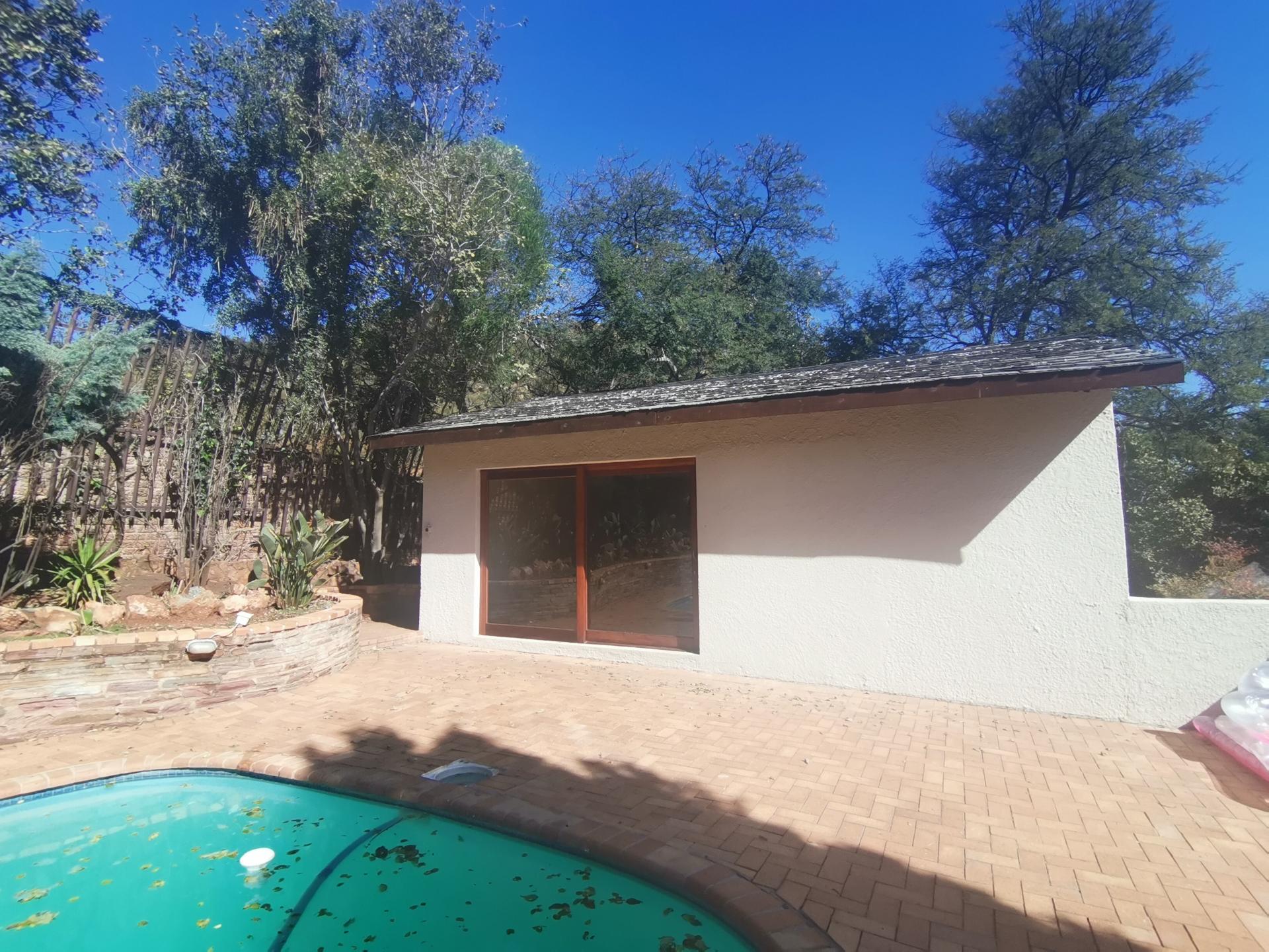 Cottage To Let in Mondeor IOL Property