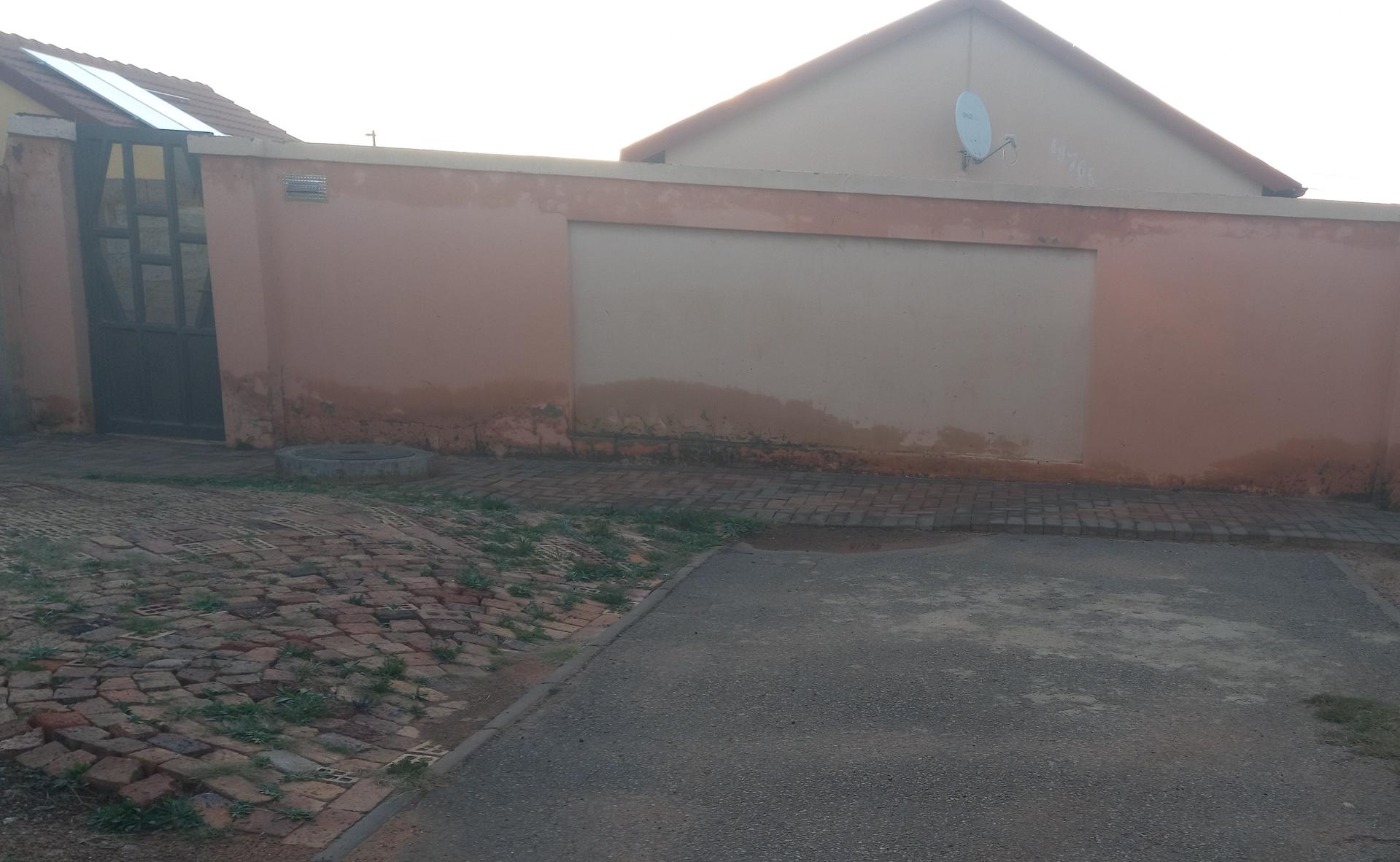 House For Sale in Bram Fischerville IOL Property
