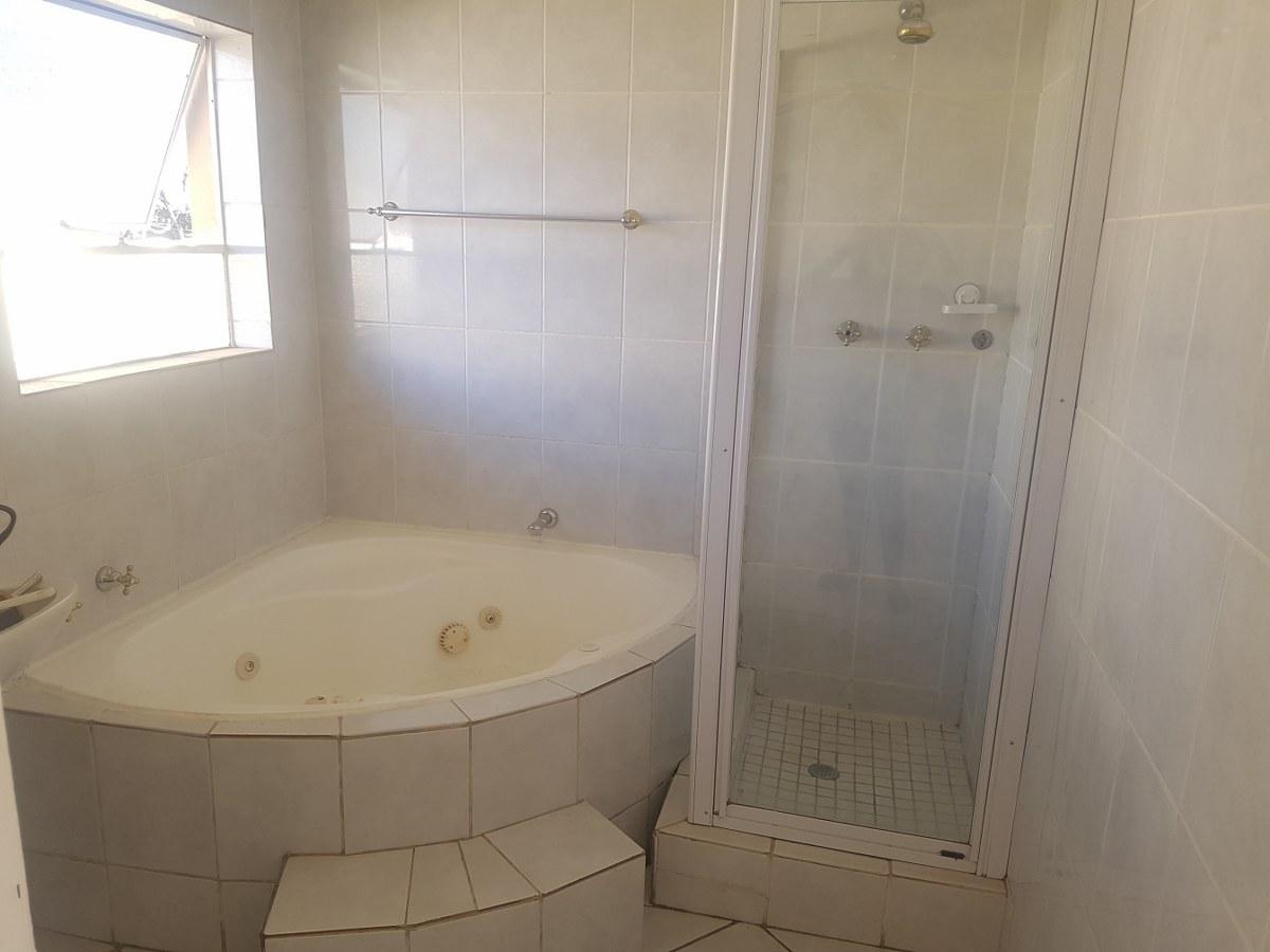 Cottage To Let in Brackendowns IOL Property