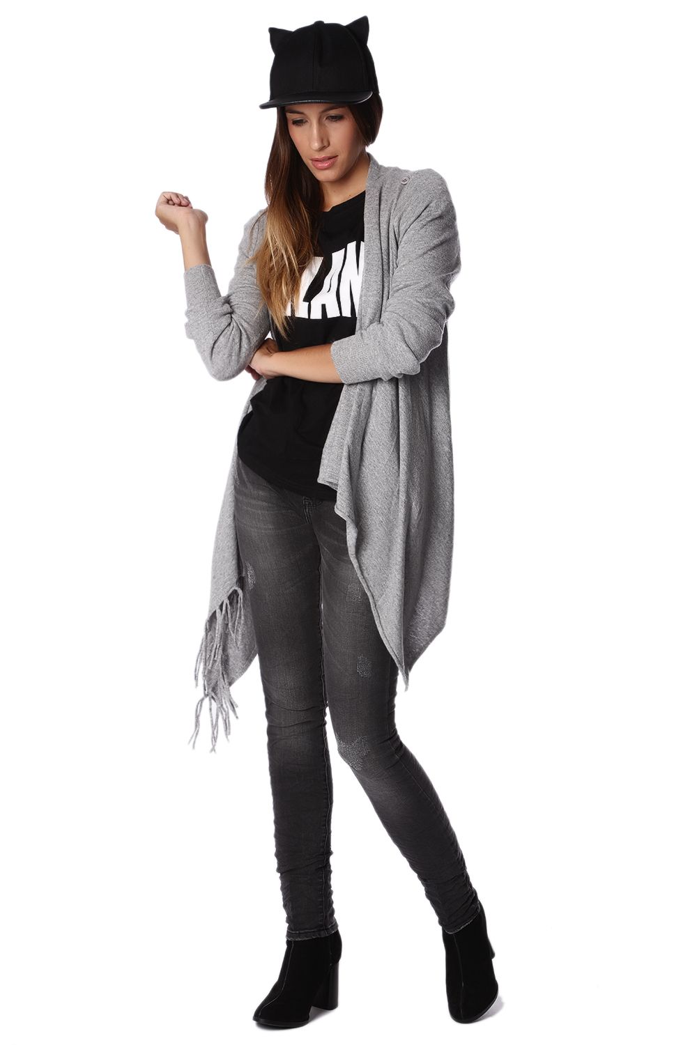 CHAQUETA DE PUNTO BEIGE CON DETALLE DE FLECOS Trucos de belleza caseros para estar más guapas