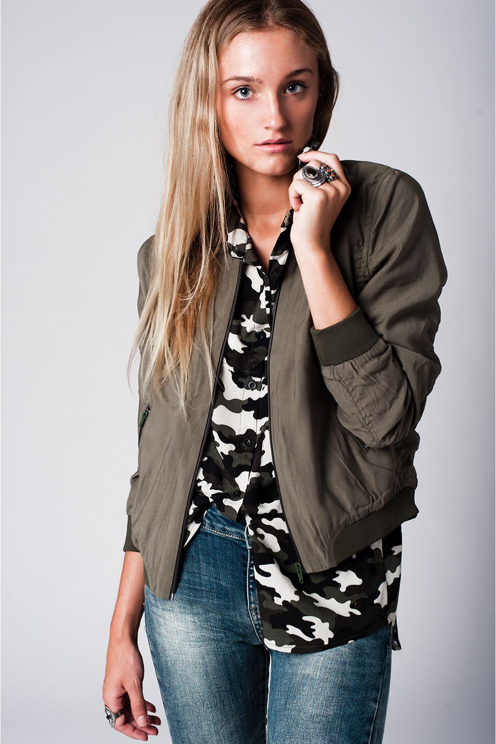 chaqueta-bomber-de-corte-slim-en-tejido-de-tencel chaqueta-bomber-de-corte-slim-en-tejido-de-tencel