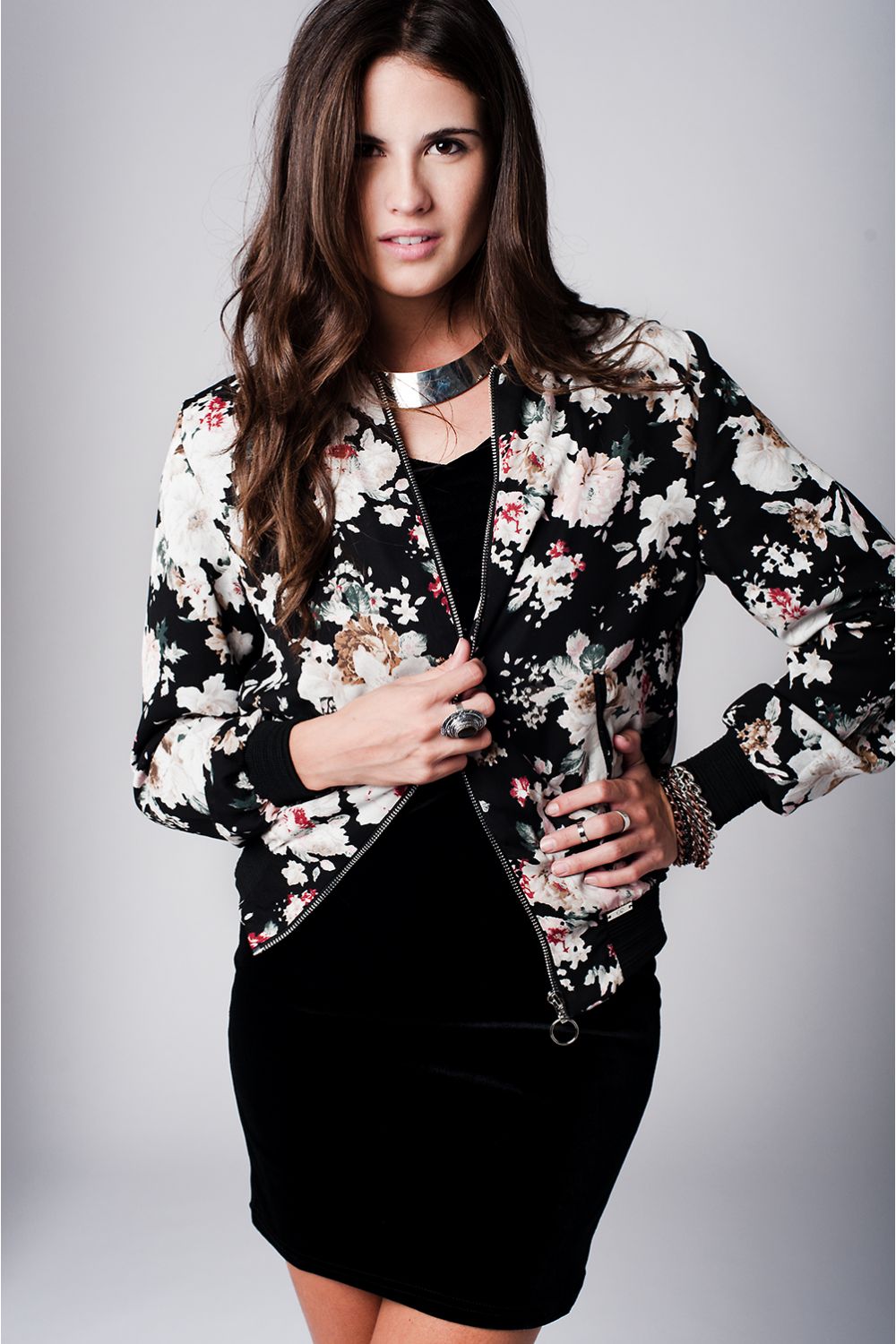 Cazadora bomber con estampado de flores. Tienda Regalva Moda cazadora-bomber-de-gasa-con-estampado-de-flores