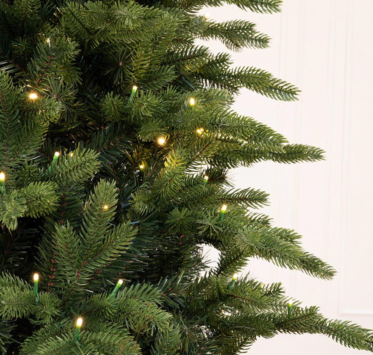 Kuenstlicher Weihnachtsbaum - B1 - Tuscan Luvi Premium - 600 LED Lichter - 240 cm