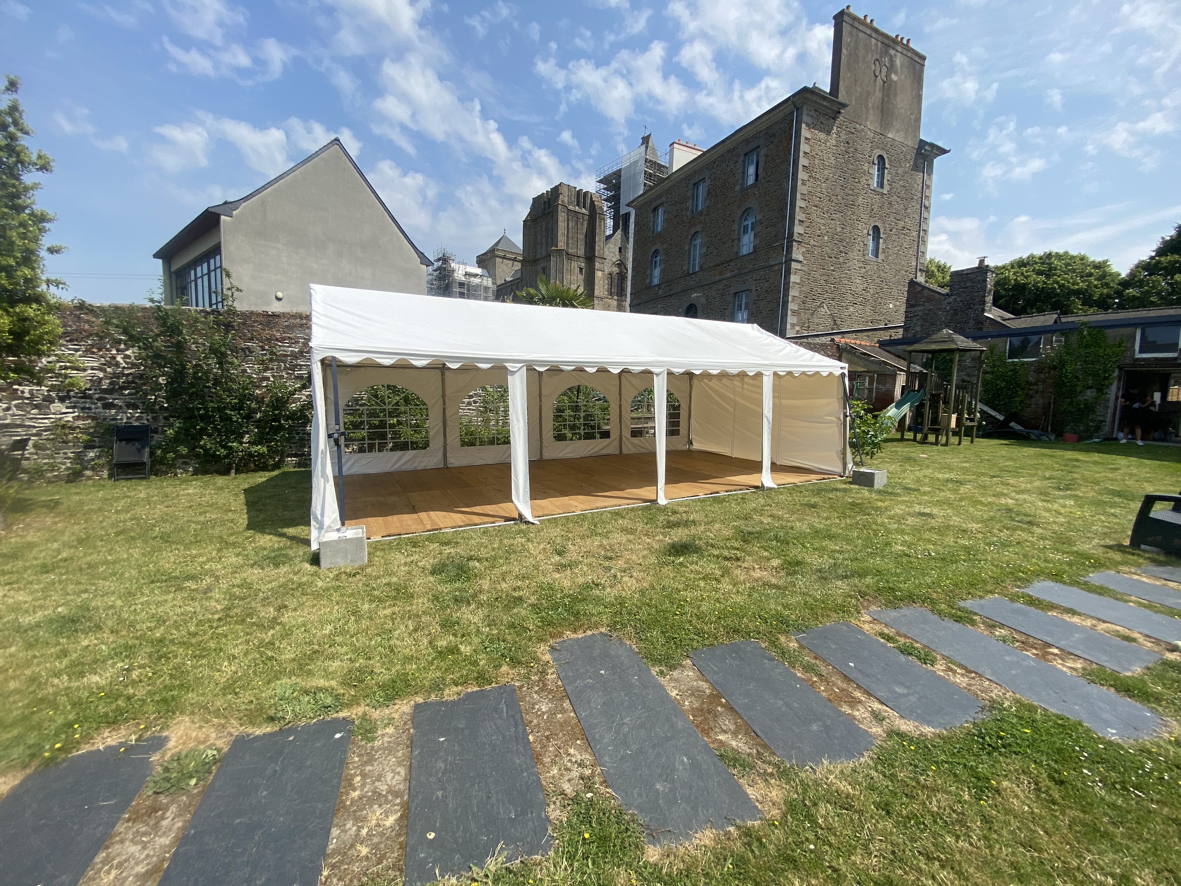 location tente de reception 4x8 rennes.jpg