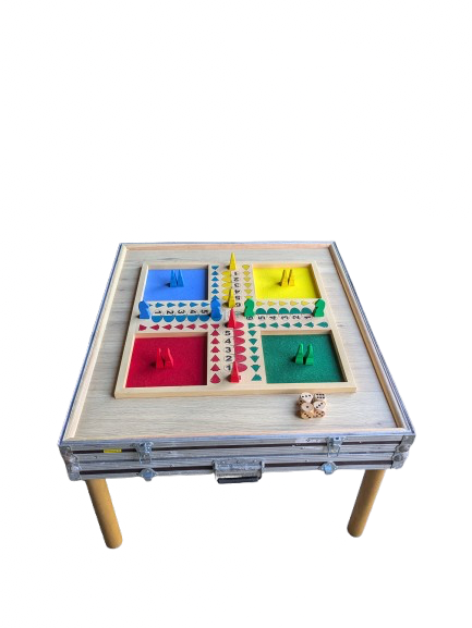 Société, jeu (petits chevaux / 2 à 4 joueurs)