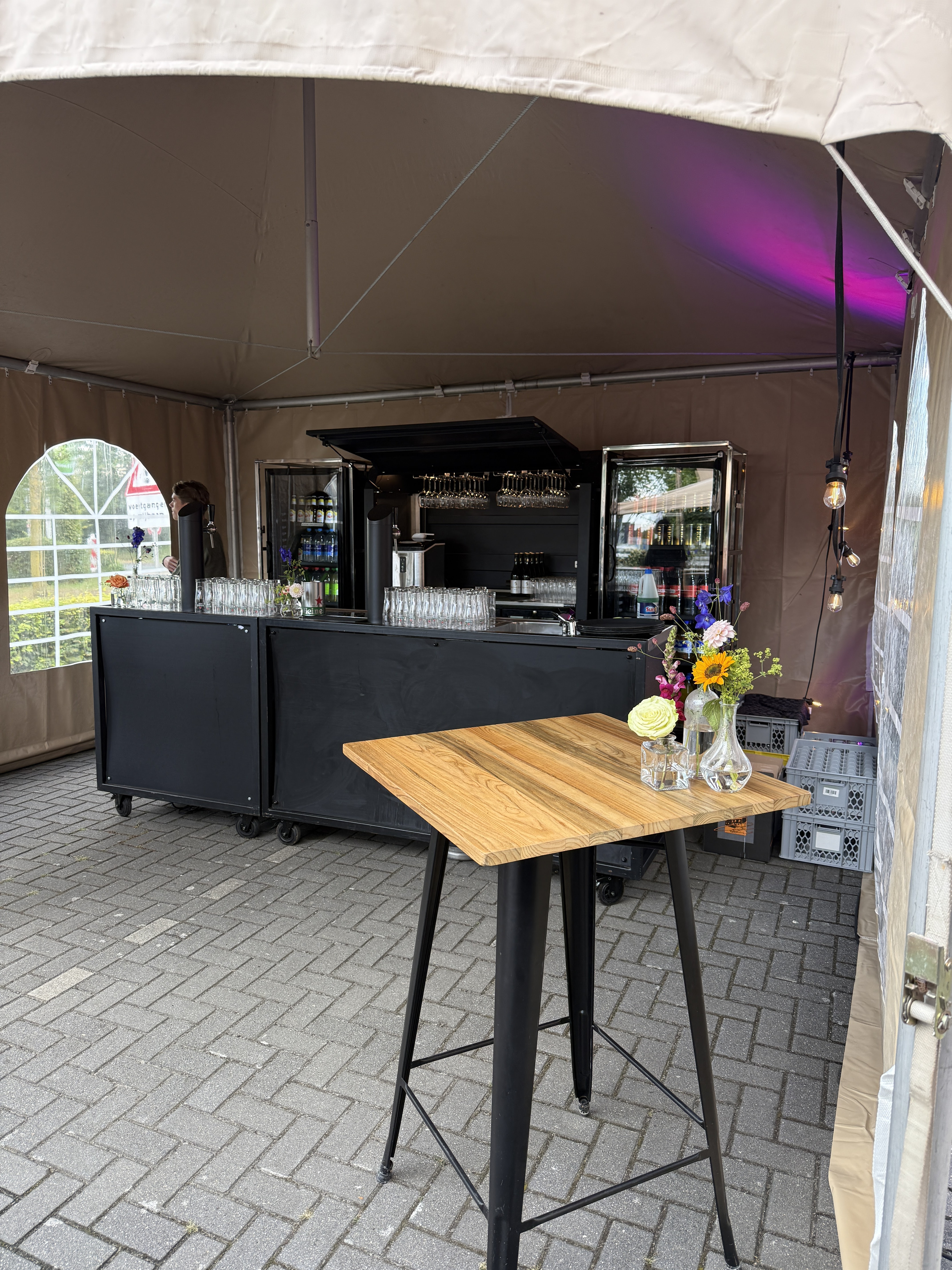 Thumbnail 2 voor Complete Bar XL - Inclusief Drank en Personeel