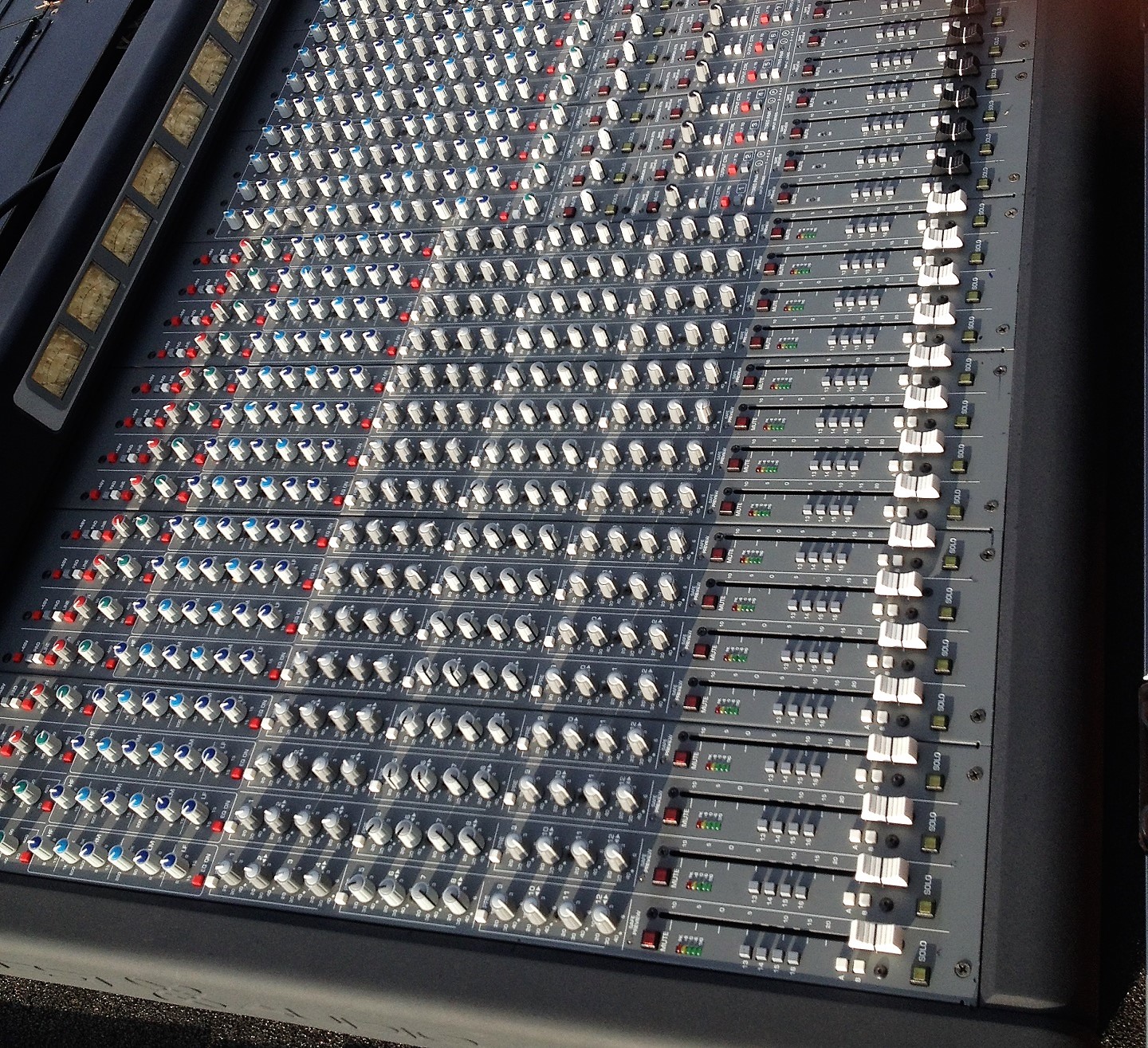 Console CREST AUDIO 32 voies X-MONITOR 32/12/2