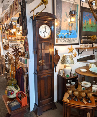 U04 Farmhouse Kitchen Long Clock 350 01